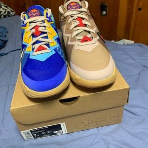 LeBron 18 low Wile E. Vs RoadRunner looney tunes